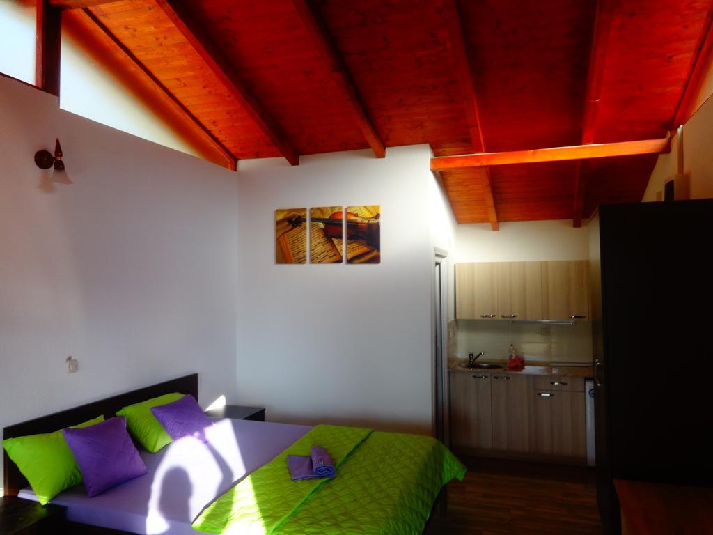 Karali Apartments Lagadin Esterno foto
