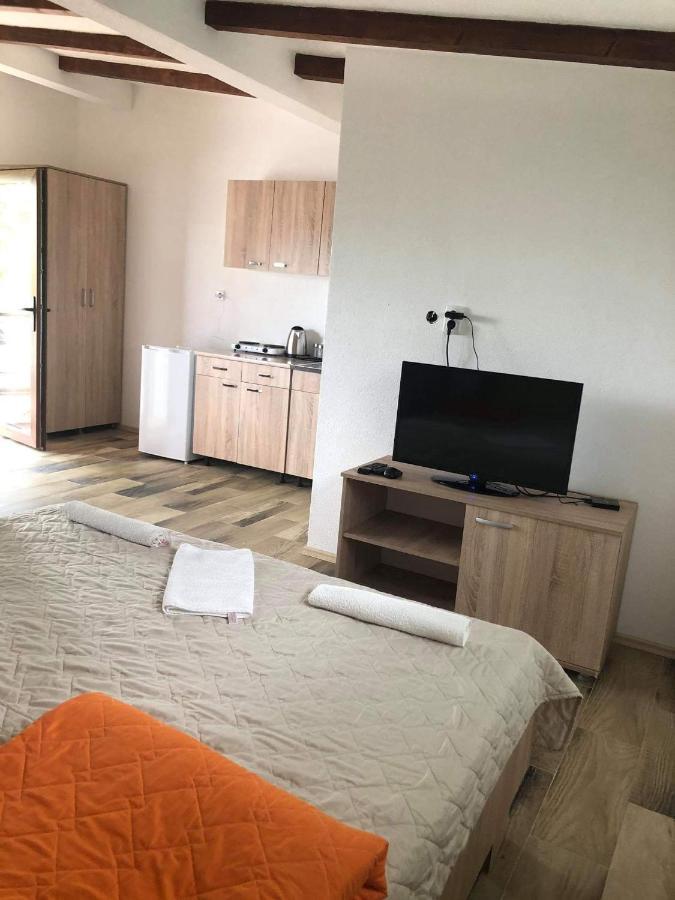 Karali Apartments Lagadin Esterno foto